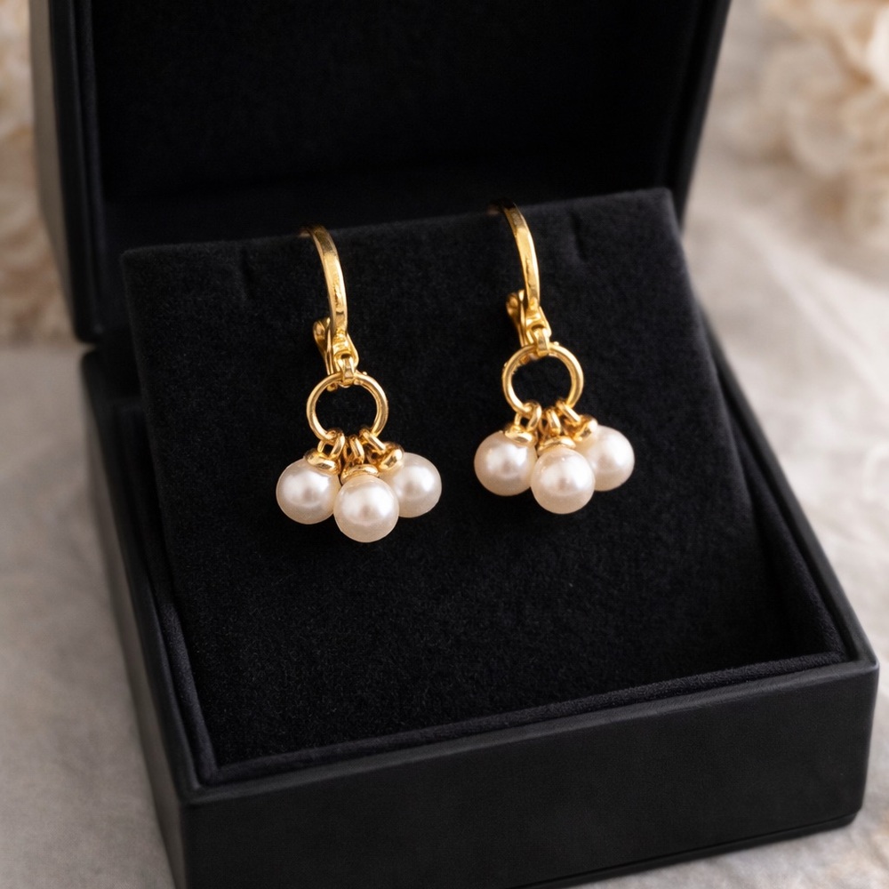 Elegant Gold and Pearl Drop Earrings